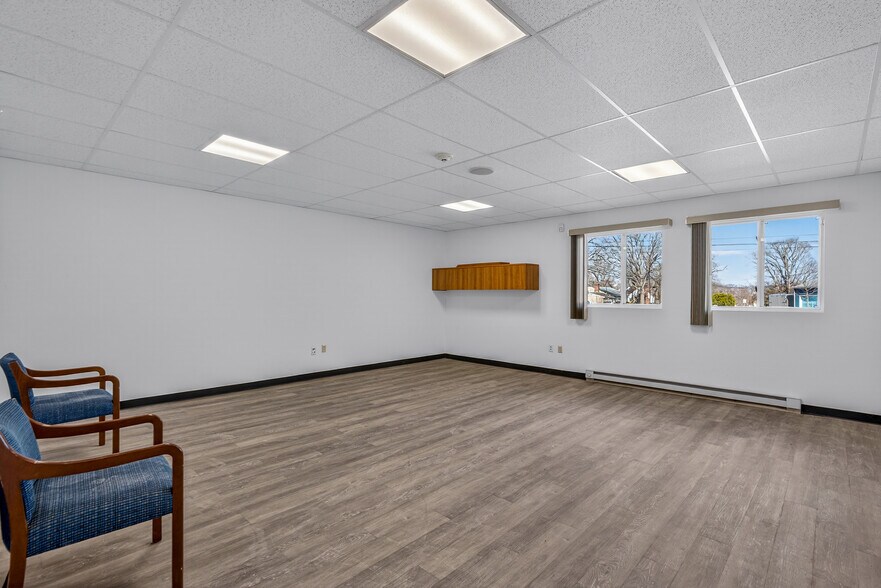 More Photos Of 430 Chapel Hill Rd, Oakdale Freestanding For Lease