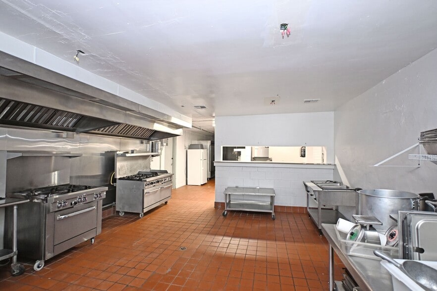 More Photos Of S 2162 S WW White Rd, San Antonio Restaurant For Sale
