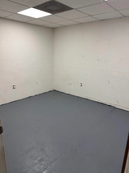 More Photos Of 750 NW 107th St, Miami Warehouse For Lease