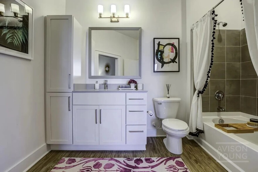 More Photos Of 650 E Brooklyn Village Ave, Charlotte Apartments For Sale