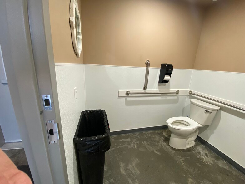 More Photos Of 900 S College Ave, College Place Freestanding For Sale