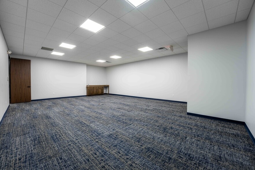 More Photos Of 5655 W Sam Houston Pky N, Houston Office For Sale