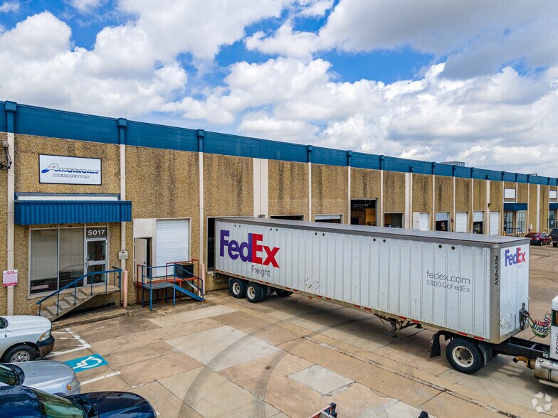 More Photos Of 5017-5199 Pulaski St, Dallas Distribution For Lease