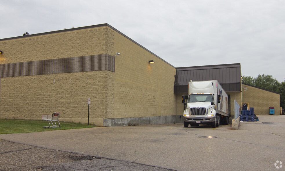 More Photos Of 2502 Shopko Dr, Madison Supermarket For Lease