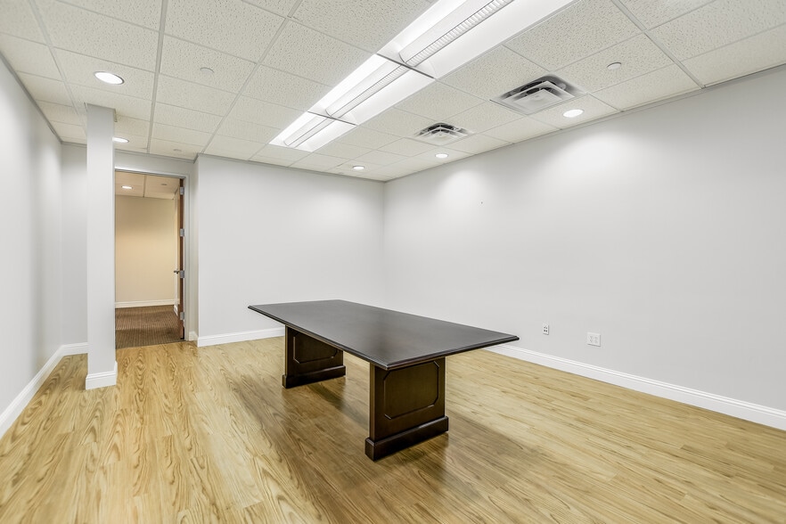 More Photos Of 4800 Bee Cave Rd, Austin Medical For Lease