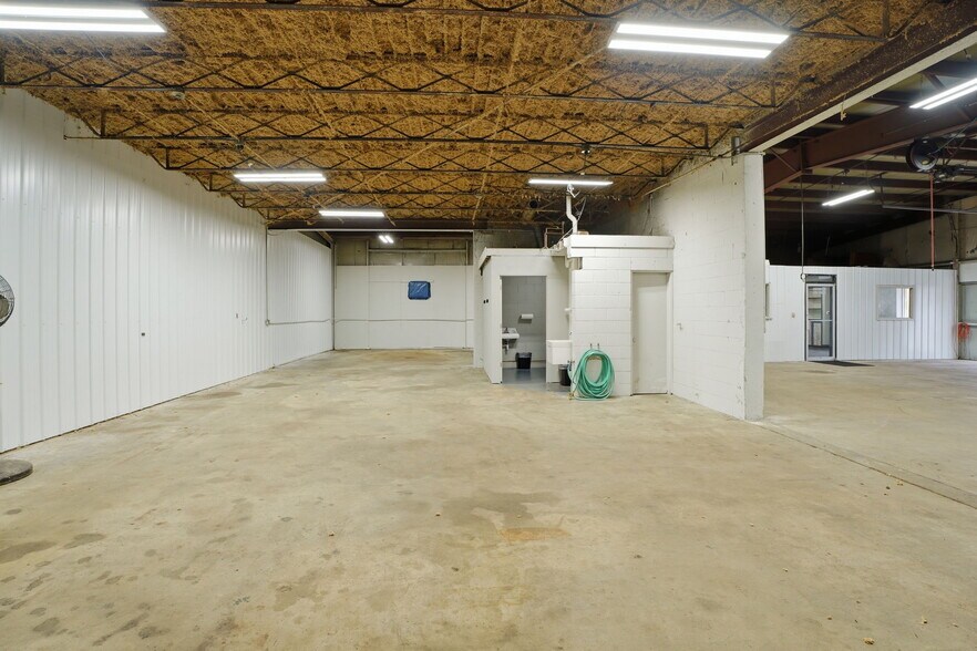 More Photos Of 3499 E Main St, Kalamazoo Auto Repair For Lease