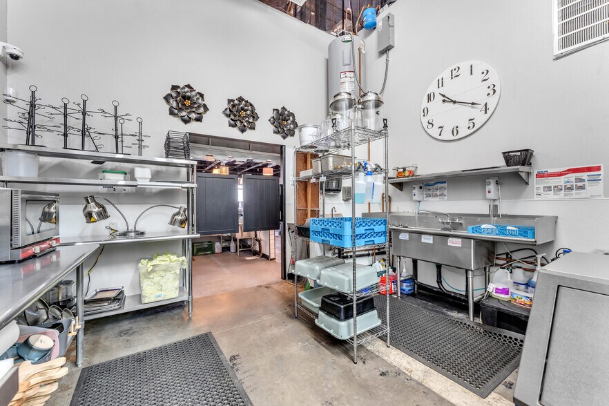 More Photos Of 9299 W Olive Ave, Peoria Light Manufacturing For Sale