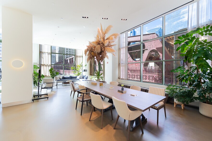 More Photos Of 325 N Wells St, Chicago Office For Sale