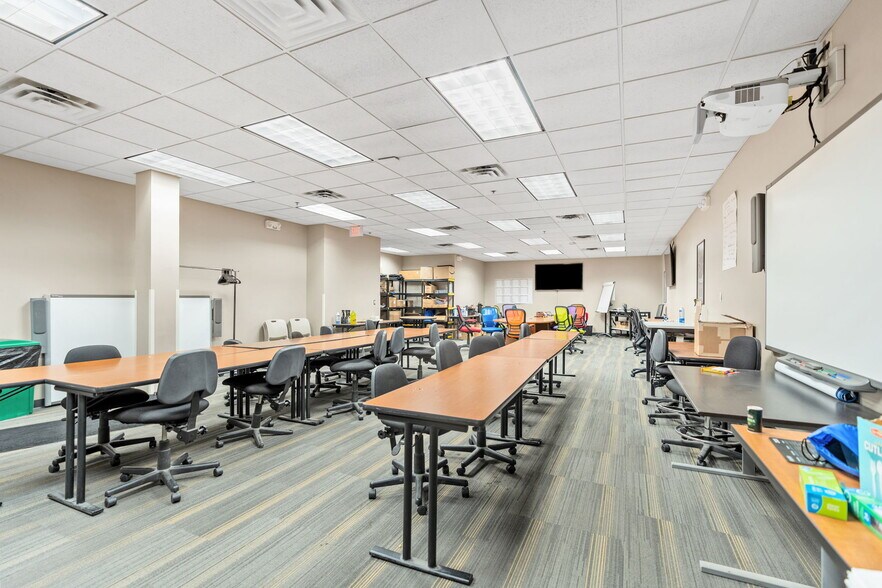 More Photos Of 2905 Lexington Ave S, Eagan Flex For Sale