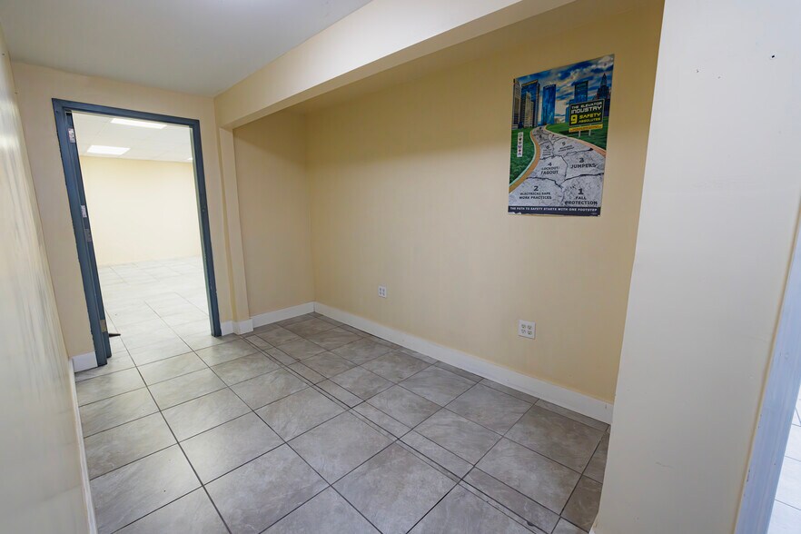 More Photos Of 3805 NW 35th Ave, Miami Warehouse For Sale