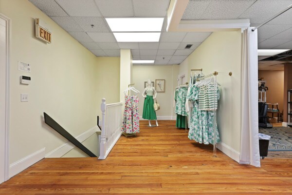 More Photos Of 317 W Broughton St, Savannah Storefront Retail Office For Lease