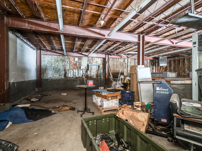 More Photos Of 2812 S Walker Ave, Oklahoma City Auto Dealership For Sale