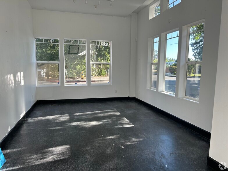 More Photos Of 9000-9121 Windsor Rd, Windsor Apartments For Sale