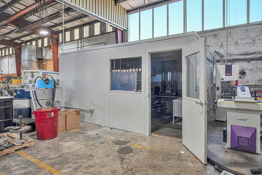 More Photos Of 2257 Progress Way, Woodburn Warehouse For Sale