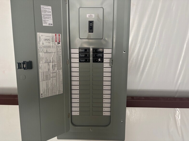 More Photos Of 1905 Longmire Rd, Conroe Unknown For Lease