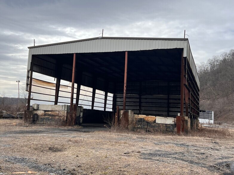 More Photos Of 1686 Tipple Rd, Karthaus Service For Sale