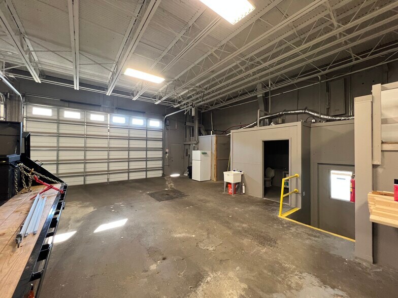 More Photos Of 2811 E 49th St, Chattanooga Showroom For Lease