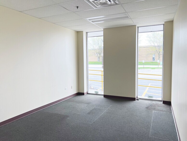 More Photos Of 1010-1050 Sesame St, Bensenville Warehouse For Lease