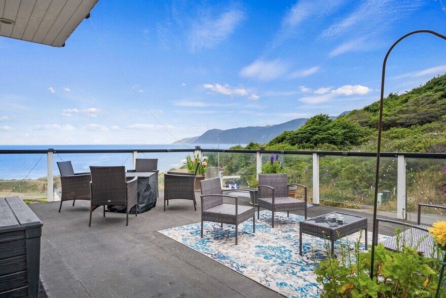 More Photos Of 266 Dolphin Dr, Whitethorn Hotel For Sale