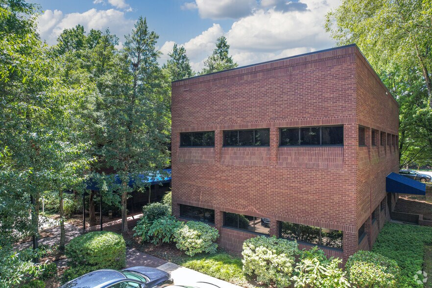 More Photos Of 927 East Blvd, Charlotte Office For Sale