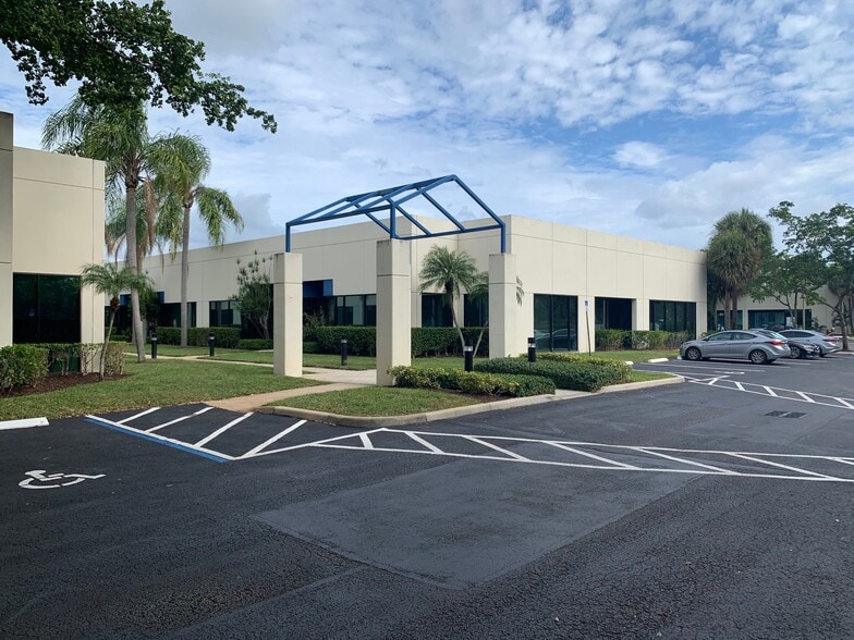 More Photos Of 902 Clint Moore Rd, Boca Raton Loft Creative Space For Lease