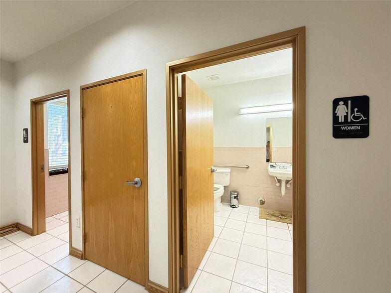 More Photos Of 5208 Village Creek Dr, Plano Office For Sale