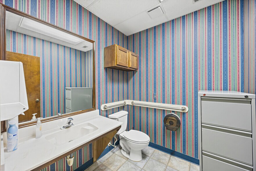 More Photos Of 105 Commercial Cir, Conroe Medical For Sale