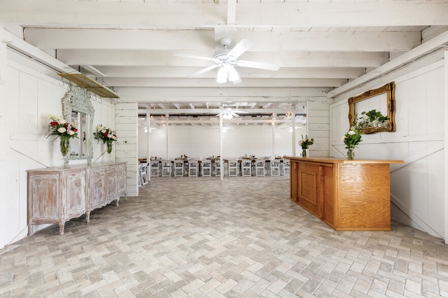 More Photos Of 53447 Highway 290, Hempstead Specialty For Sale