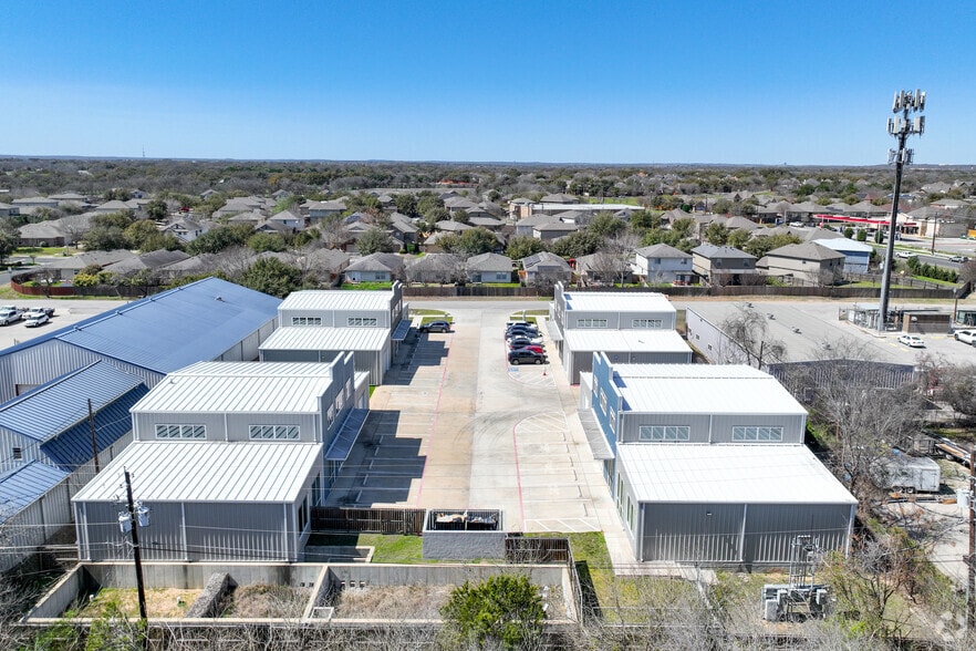 More Photos Of 11215 Conroy Ln, Manchaca Service For Lease