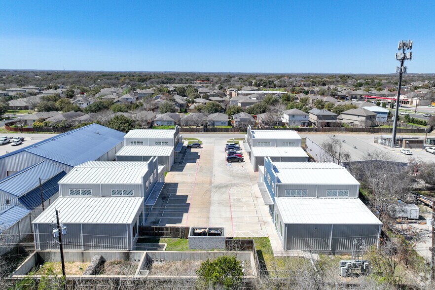 More Photos Of 11215 Conroy Ln, Manchaca Service For Lease