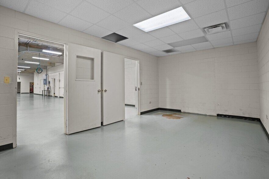 More Photos Of 157 Industrial Dr, King Warehouse For Lease