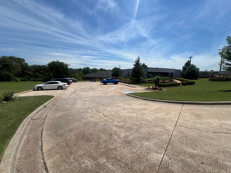 More Photos Of 4900 N Lincoln Blvd, Oklahoma City Medical For Lease