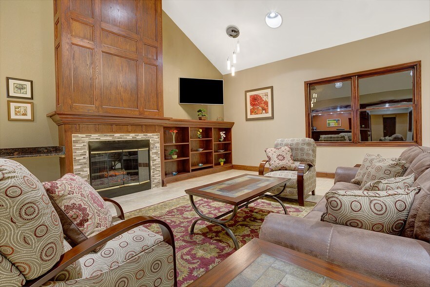 More Photos Of 2216 N Dodge St, Iowa City Hotel For Sale