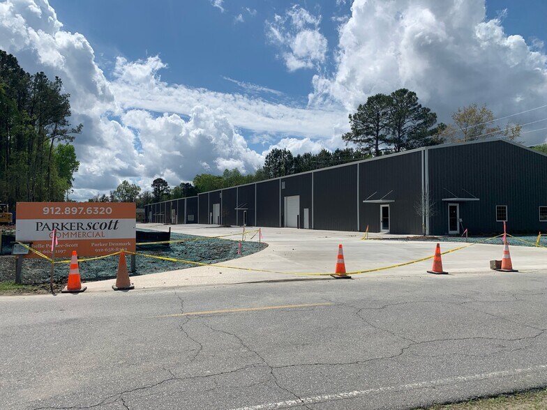 More Photos Of 1723 Grove Point, Savannah Light Distribution For Lease