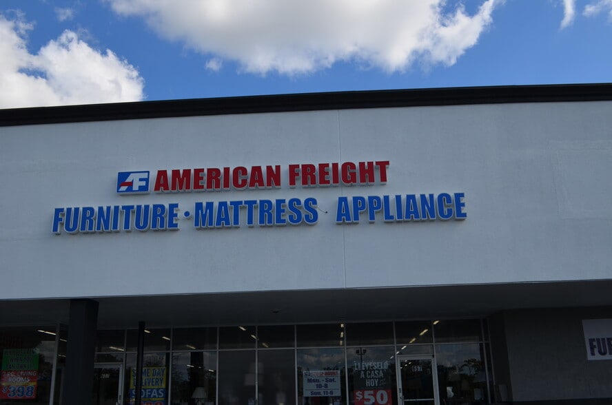 More Photos Of 671 N Broad St, Brooksville Unknown For Lease