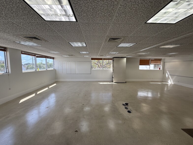 More Photos Of 2434 Hollywood Blvd, Hollywood Office For Sale