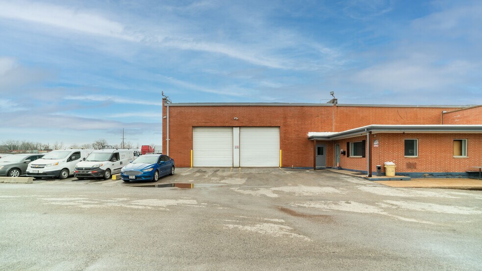 More Photos Of 125-127 Byassee Dr, Hazelwood Warehouse For Lease