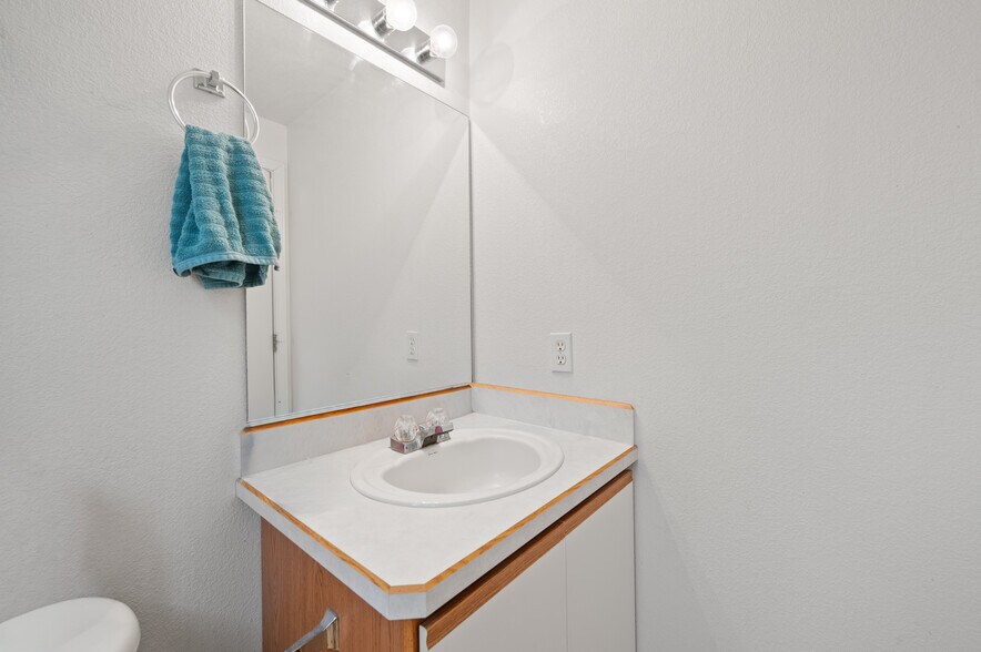 More Photos Of 2150 SW Canyon Dr, Redmond Apartments For Sale