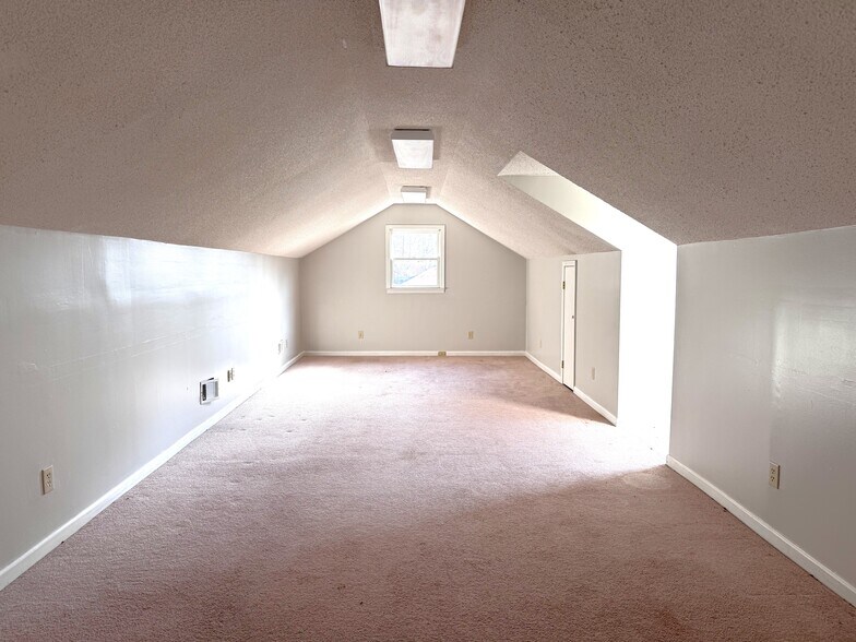 More Photos Of 471 S Main St, Cleveland Office For Sale