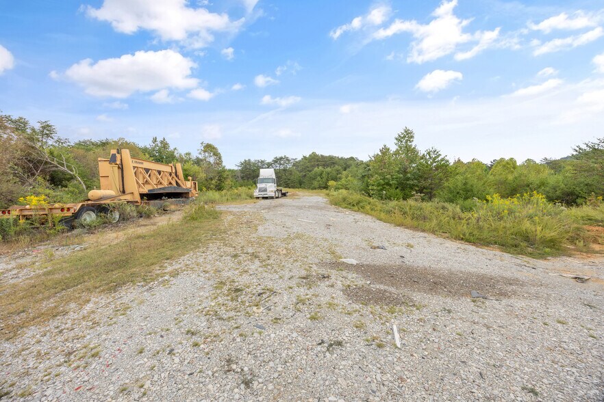 More Photos Of 1021 E Hendron Chapel Rd, Knoxville Manufacturing For Sale