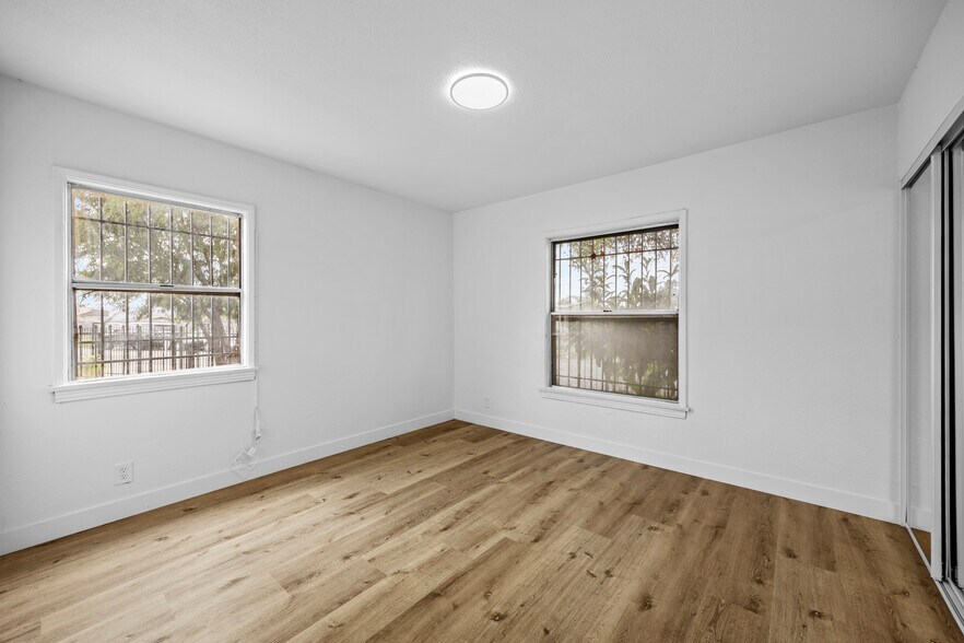 More Photos Of 11008 Willowbrook Ave, Los Angeles Multifamily For Sale
