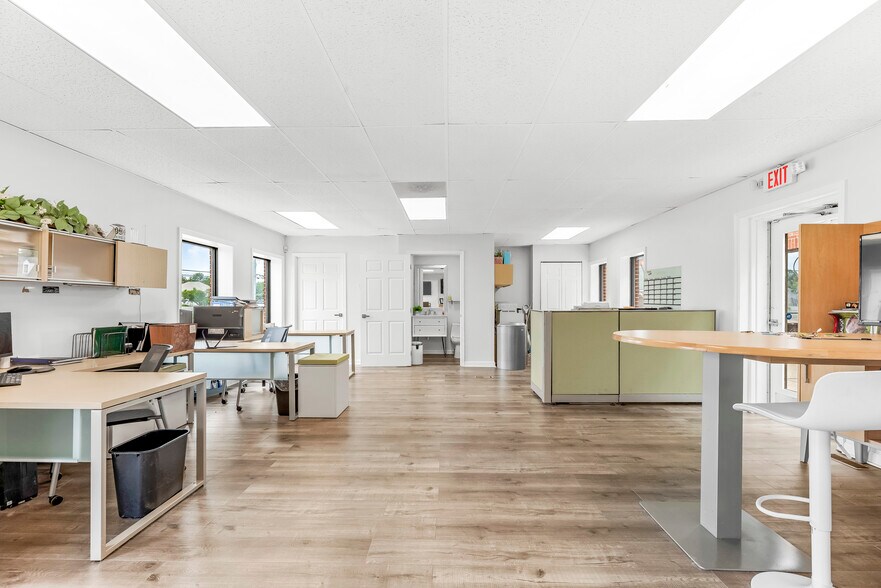 More Photos Of 10351 Southern Maryland Blvd, Dunkirk Office For Sale