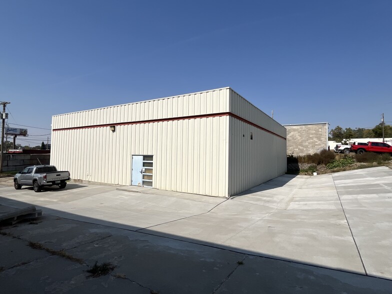 Primary Photo Of 2728 84th St, Omaha Warehouse For Lease