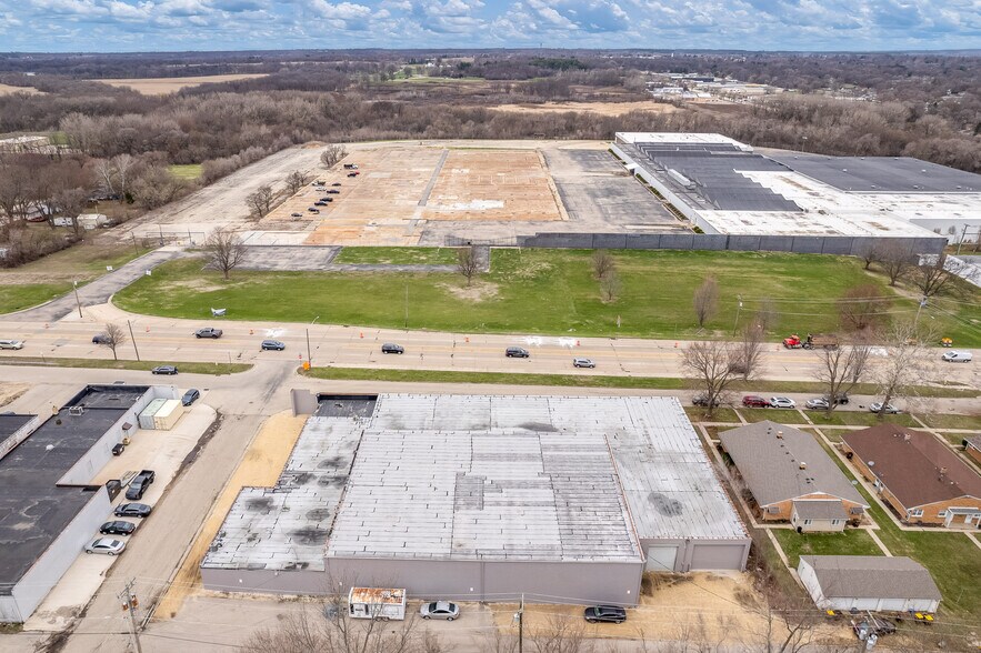 More Photos Of 3944 Auburn St, Rockford Warehouse For Lease