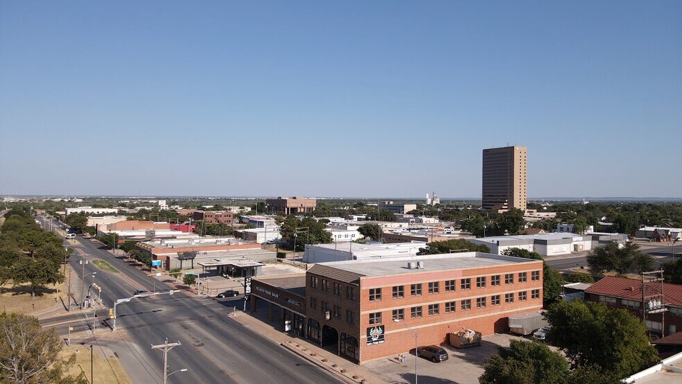 More Photos Of 1305 S 1st St, Abilene General Retail For Sale
