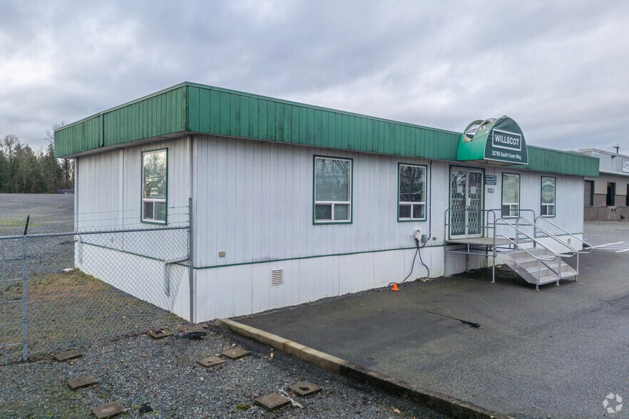 Primary Photo Of 30796 S Fraser Way, Abbotsford Warehouse For Lease