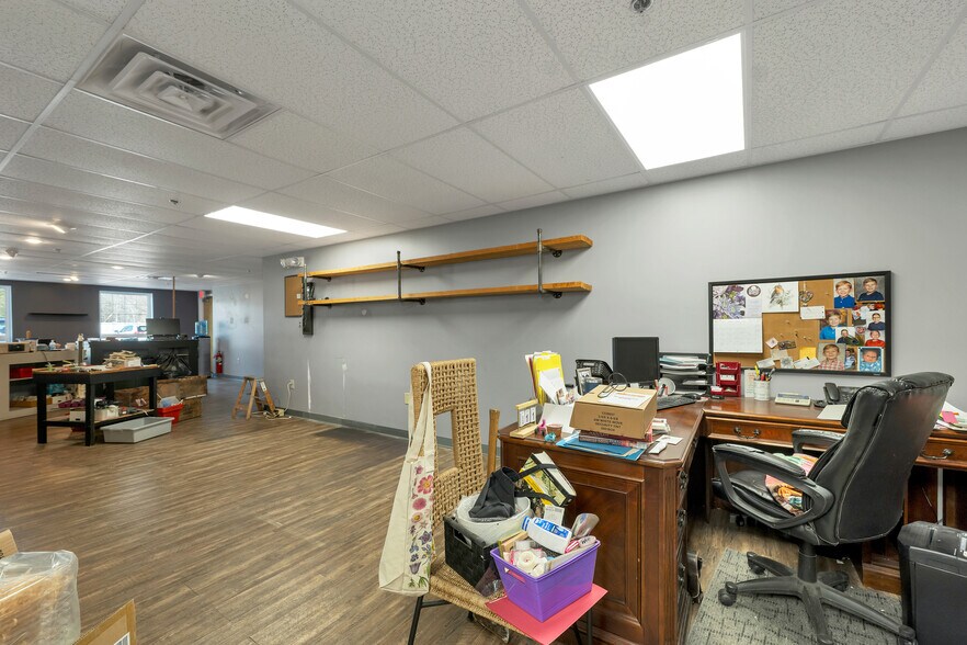 More Photos Of 45 Londonderry Tpke, Hooksett Office For Lease