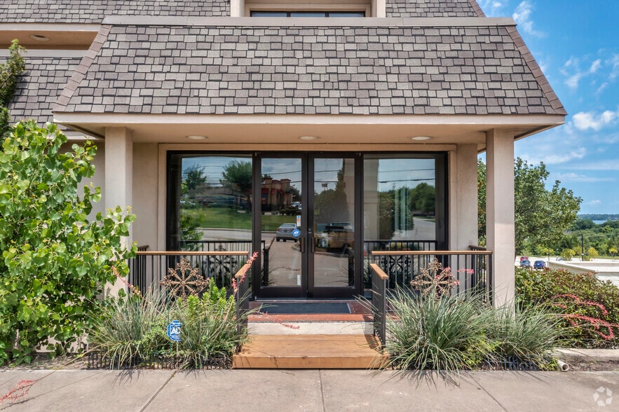 More Photos Of 2504 Ridge Rd, Rockwall Medical For Lease