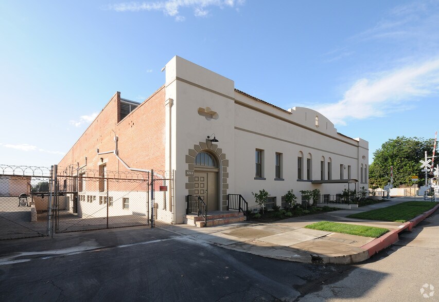 More Photos Of 426 W Almond Ave, Orange Warehouse For Lease