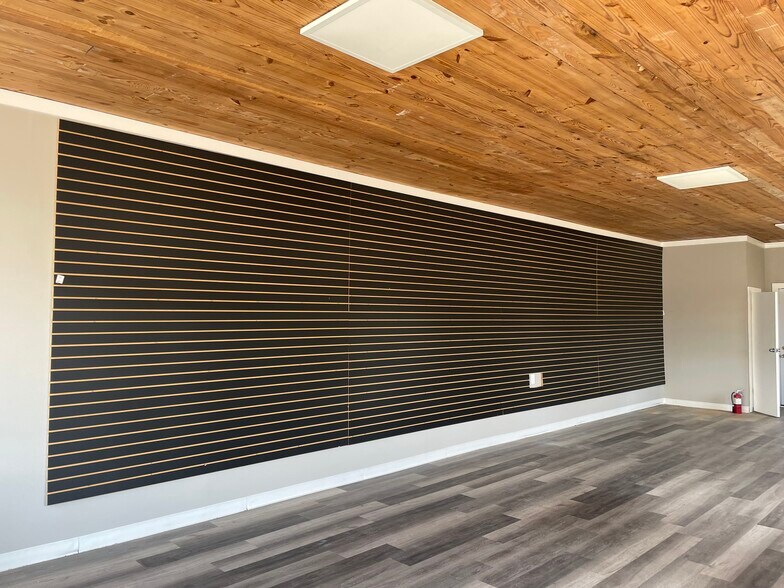 More Photos Of 4113-4117 Barrancas Ave, Pensacola Storefront For Lease